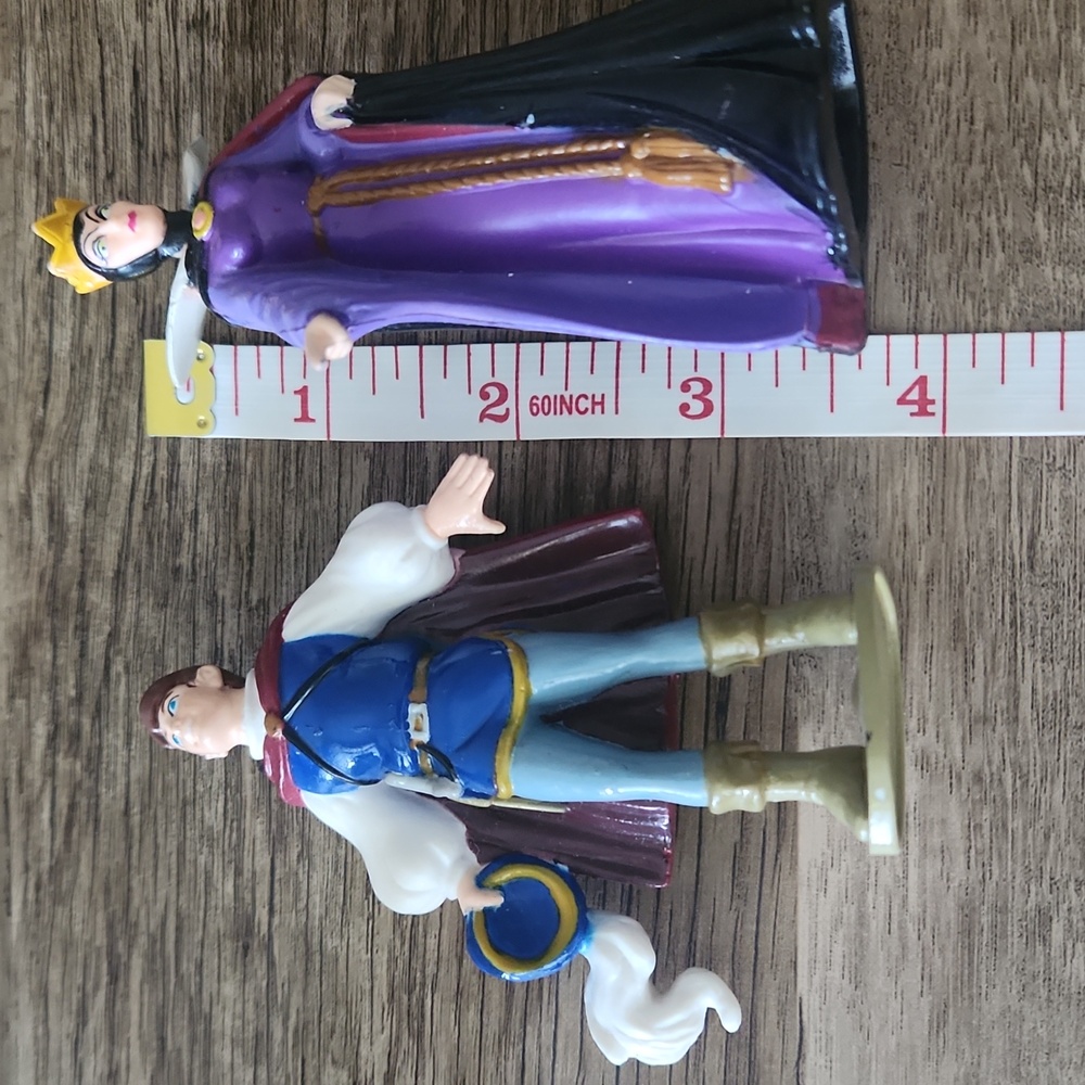 Snow White and the Seven Dwarfs Figurine Set - Picture 5 of 13